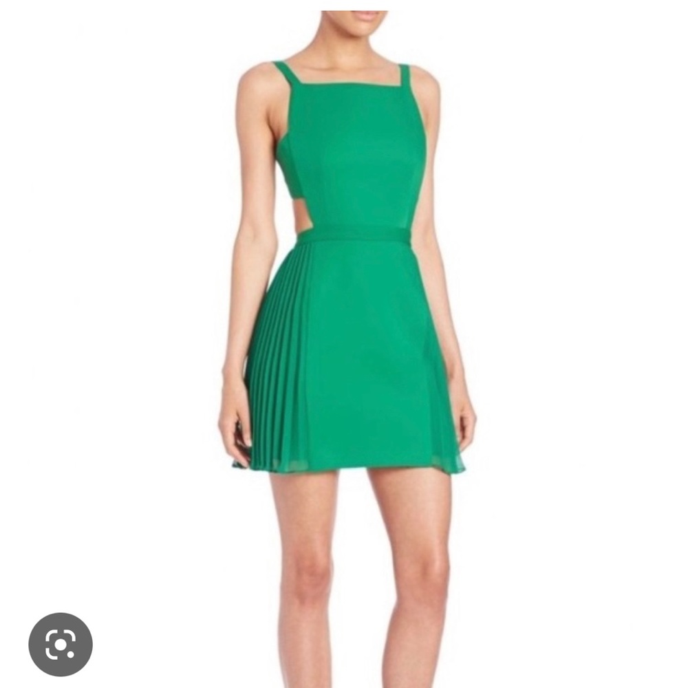 BcbgmaxAzria back cutout dress | Size 4